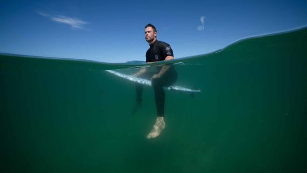 Chris Hemsworth: Plaja rechinilor
